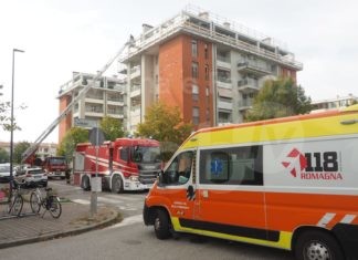 Incendio in un palazzo di via Comandini