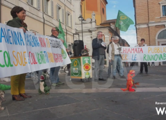 Europa Verde in piazza a Ravenna per protestare contro l’uso di combustibili fossili