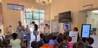 Gli alunni della primaria in visita all’Area servizi alla cittadinanza