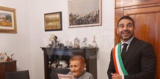 Il sindaco Davide Ranalli ha consegnato la pergamena di auguri a Maria Ghetti che ha compiuto 100 anni