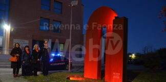 Luce arancione anche al Comando Provinciale dei Carabinieri contro la violenza di genere