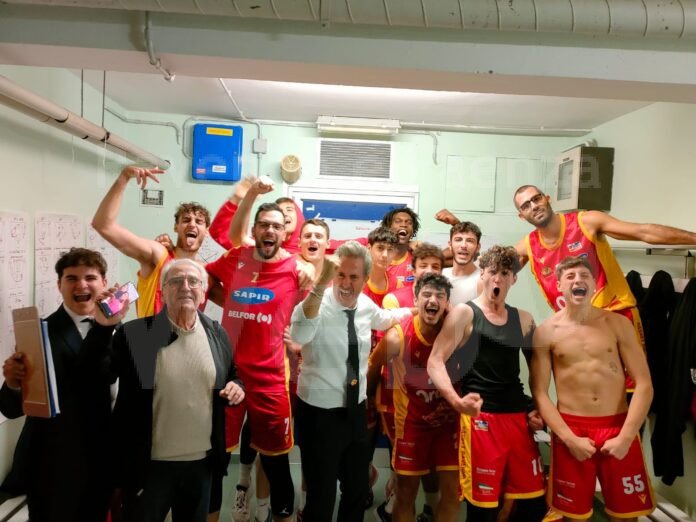 La squadra festegga la vittoria