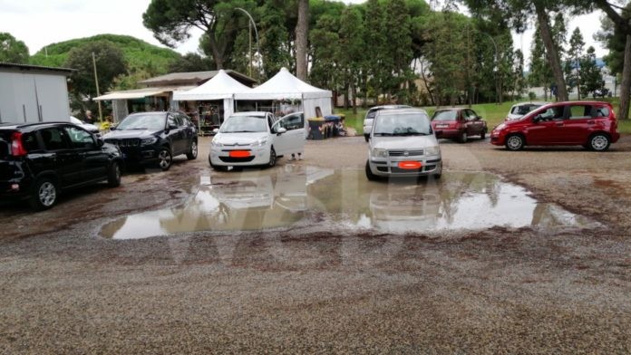 Piazzale accesso centrale cimitero Ravenna fronte chiesa FOTO 30 OTT 2023