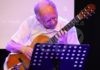 Pietro Bonaguri e la sua chitarra ai concerti della domenica