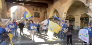 Sindacato infermieri Nursing Up protesta davanti al comune e alla prefettura di Ravenna: “Continua la nostra battaglia solitaria”