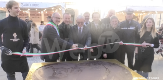 Un grande cuore di cioccolato inaugura la 15° edizione di ‘Art & Ciocc 2023’