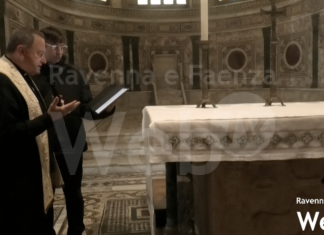 Una tovaglia d’altare in ricamo bizantino donata per San Vitale