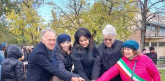 Dopo il tornado il parco delle scuole di Voltana rinasce grazie alla donazione del Rotary