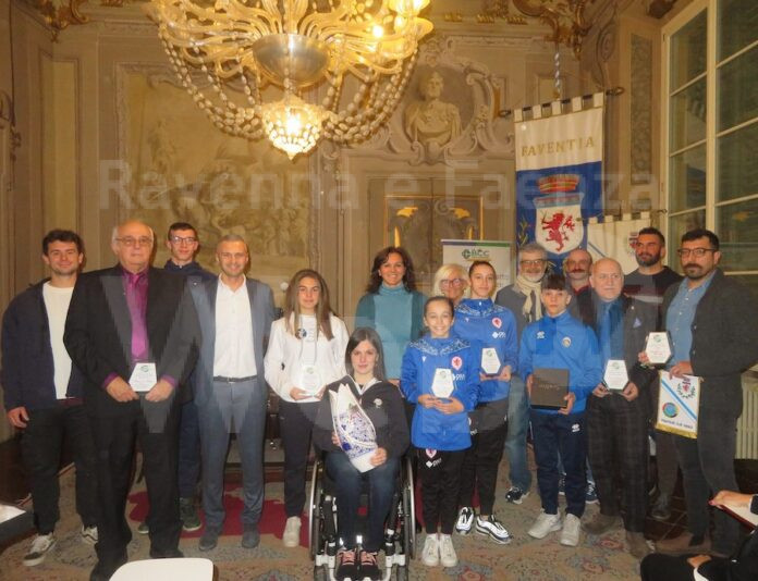 foto di gruppo dei premiati