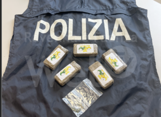 L’hashish spedito nascosto nel pacco postale: arrestato