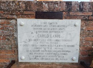 Restaurata la lapide dedicata a Carlo Landi sulla rampa della Rocca