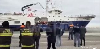 La nave Goe Barents con a bordo 57 migranti è arrivata a Ravenna