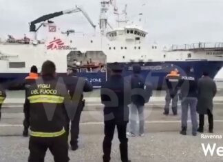 La nave Goe Barents con a bordo 57 migranti è arrivata a Ravenna