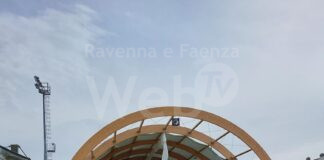 Tornado: ripristinata la copertura della piastra polivalente a Voltana