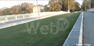 Un prato sul Ponte delle Grazie: l’opinione pubblica si divide