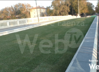 Un prato sul Ponte delle Grazie: l’opinione pubblica si divide