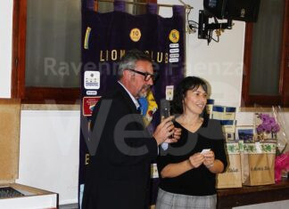 Il Lions Club dona oltre duemila euro alla Caritas di Bagnacavallo
