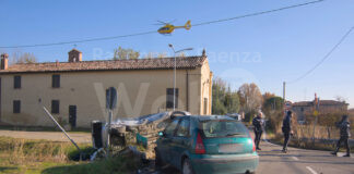 Massa Lombarda, scontro tra due auto, 69enne in gravi condizioni trasportato al Bufalini