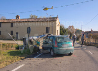 Massa Lombarda, scontro tra due auto, 69enne in gravi condizioni trasportato al Bufalini