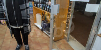 Spaccata in via Nicolodi in un negozio di vini e bevande. “Magro il bottino”