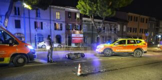 Incidente: Travolto rider porta pizza in scooter da un’auto. Ferito 23enne
