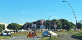 Camion perde il carico di fronte al Pala de André