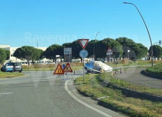 Camion perde il carico di fronte al Pala de André