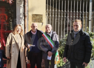 Una targa in ricordo del Bar Neri di Cervia “E’ Cafè d’la scienza e ombelico del mondo”