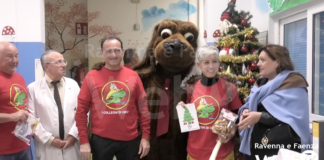 “I colleghi di Grisù“. regalano gioia natalizia e tanti doni ai bambini della pediatria di Ravenna