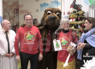 “I colleghi di Grisù“. regalano gioia natalizia e tanti doni ai bambini della pediatria di Ravenna