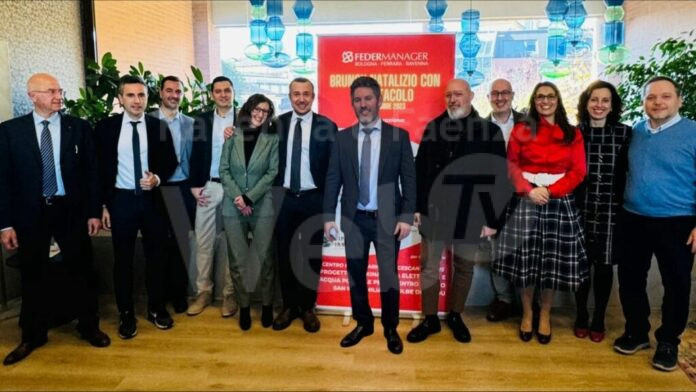 Stefano-Bonaccini-con-il-Gruppo-Giovani-di-Federmanager-Bologna-Ferrara-Ravenna-1024x577
