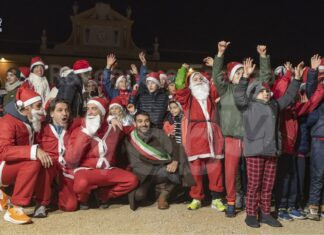 Torna a Lugo “XMAS RUN”, i Babbi Natale camminano in città