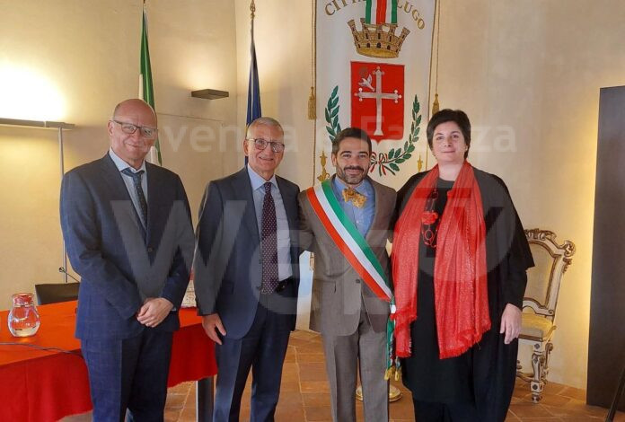da sx prof Enrico Angiolini Prefetto De Rosa Sindaco Ranalli Francesca Del Giacco