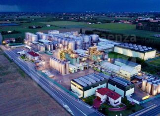 Arriva il Babbo Natale delle Distillerie Mazzari: Donati 30mila euro per la scuola Pascoli di Sant’Agata