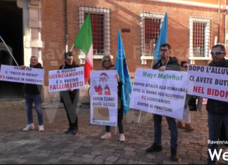 Ex Farmografica. Dipendenti e sindacati ancora in piazza: “Non ci fidiamo più”. Nuovo incontro in prefettura