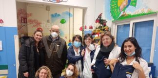 Sapir dona felpe personalizzate allo staff della Pediatria dell’ospedale di Ravenna