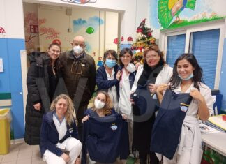 Sapir dona felpe personalizzate allo staff della Pediatria dell’ospedale di Ravenna