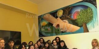 Inaugurata la sala dello Spazio Giovani del consultorio familiare con i quadri realizzati dai ragazzi del Liceo Artistico di Ravenna