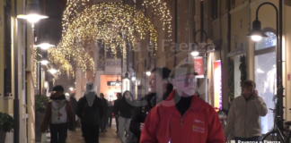 Particolarmente apprezzate quest’anno le luminarie in centro: “Speriamo di coinvolgere sempre più esercenti”