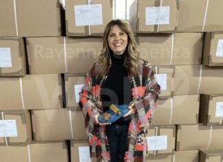 Calzaturificio Emanuela: una vendita benefica di quasi mille sabot prodotte a mano. Il ricavato sarà devoluto alle famiglie colpite dall’alluvione