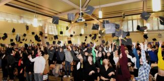 All’Oriani la cerimonia dei diplomi e il lancio del “tocco”