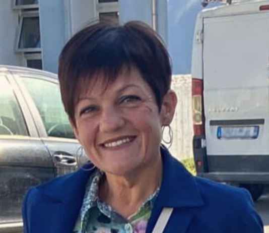 Piena di Natale. Minacce sui social alla sindaca di Lugo: “Non le basta neanche la scorta”