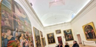 Restaurata la Deposizione di Jacopone da Faenza: la pala d’altare torna in Pinacoteca