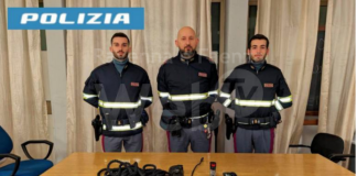 Trovato con in auto spray al peperoncino e attrezzi da scasso: denunciato