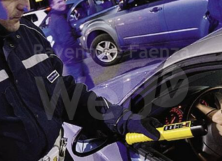 Finge di essere stato alla guida dell’auto per salvare l’amico che aveva bevuto, denunciati due giovani