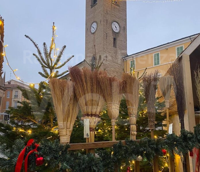 Scope della befana in piazza