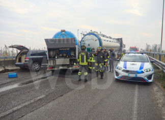 Scontro fra un’auto e due camion: Classicana bloccata