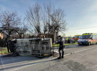 Voltana: brutto incidente tra un auto ed un furgoncino. Grave un sessantenne