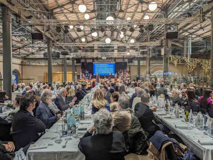 foto 4, tavoli dal fondo della Terrazza