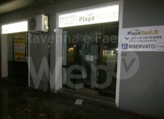 Spaccata alla Playa Rent di via Trieste